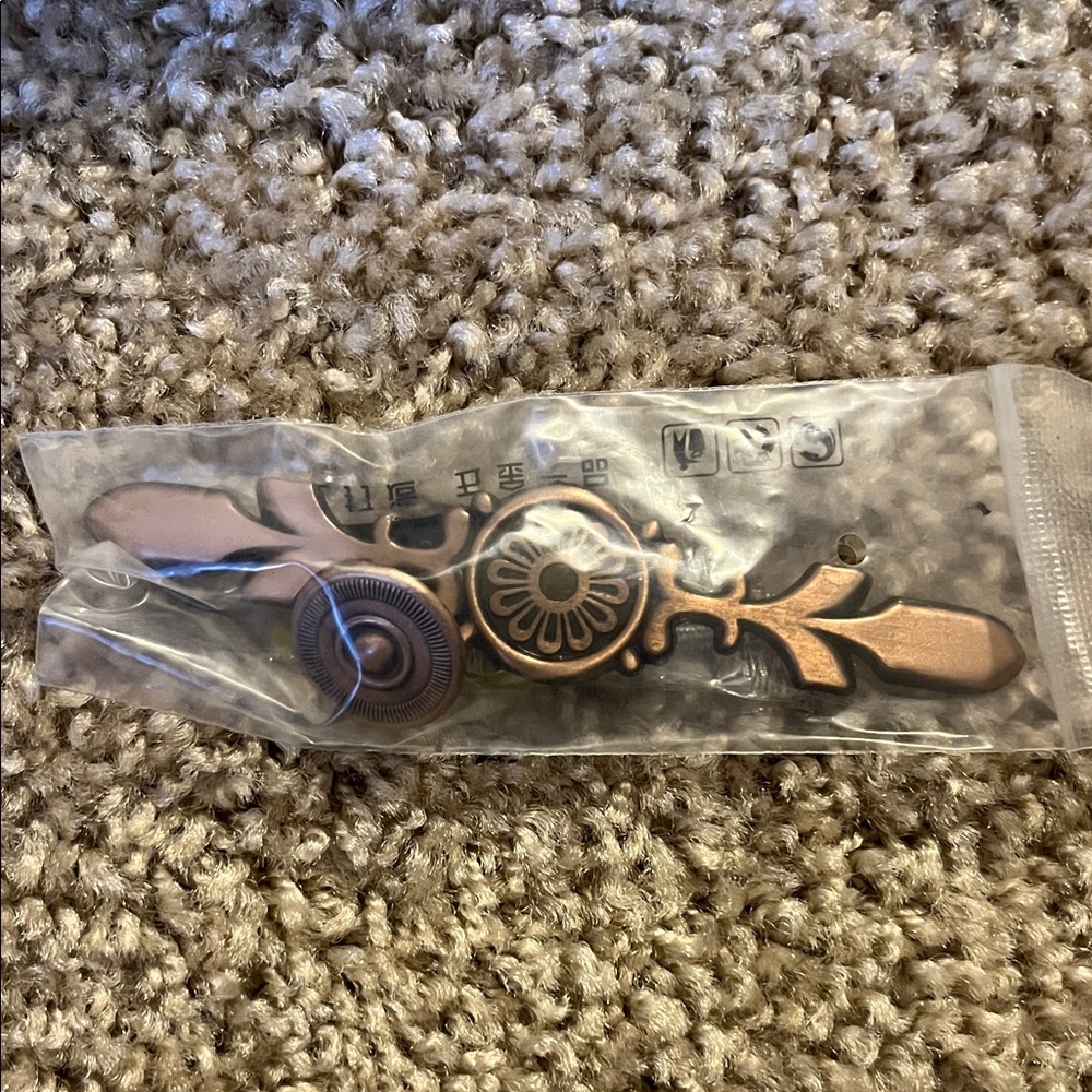 Red/Gold Metallic Floral Cabinet Knobs